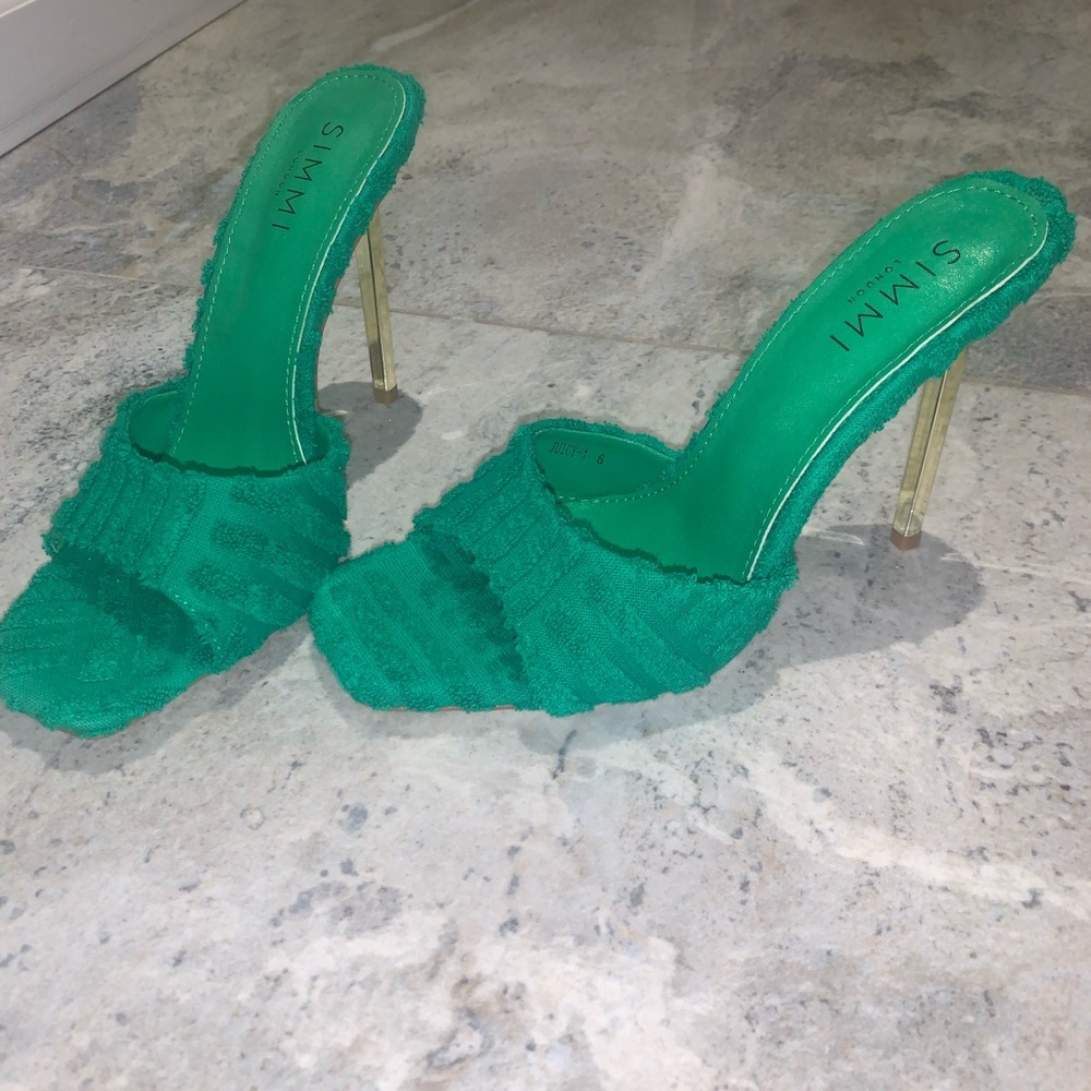 Brand new Simmi Juicy green towelling high heel mules
Never worn
Size US 8